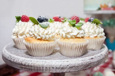 Classic Vanilla Cupcakes